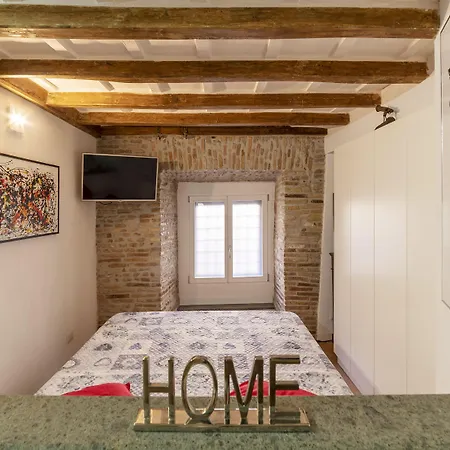 Guesthost - Largo Di Torre Argentina Cozy *