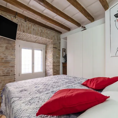 Guesthost - Largo Di Torre Argentina Cozy *