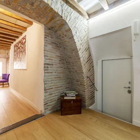Guesthost - Largo Di Torre Argentina Cozy Appartement